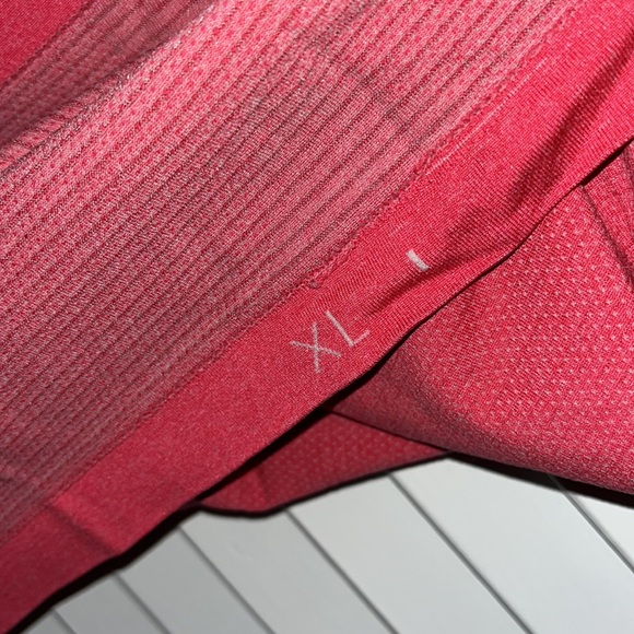 Lululemon Metal Vent Tech Short Sleeve Older Style Pink & Gray - Picture 3 of 3